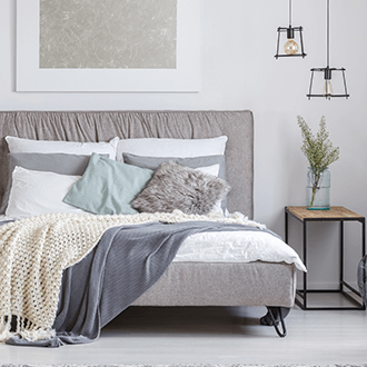 ložnice ve skandinávském stylu inspirace postel s ložním povlečením