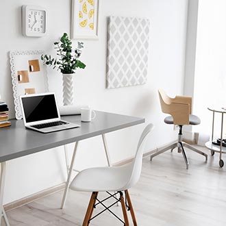 Psací stůl ve skandinávském stylu inspirace na kancelářské místo